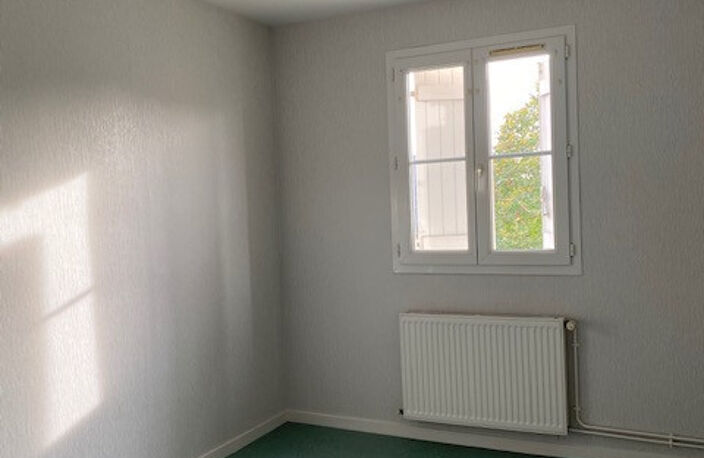 Leasing Maison 4  pièces 82 m² Douadic — photo 4