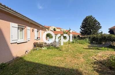 Maison de plain-pied avec terrasse, jardin et garage attenant – À deux pas du centre-ville de Chazelles-sur-Lyon — photo du bien
