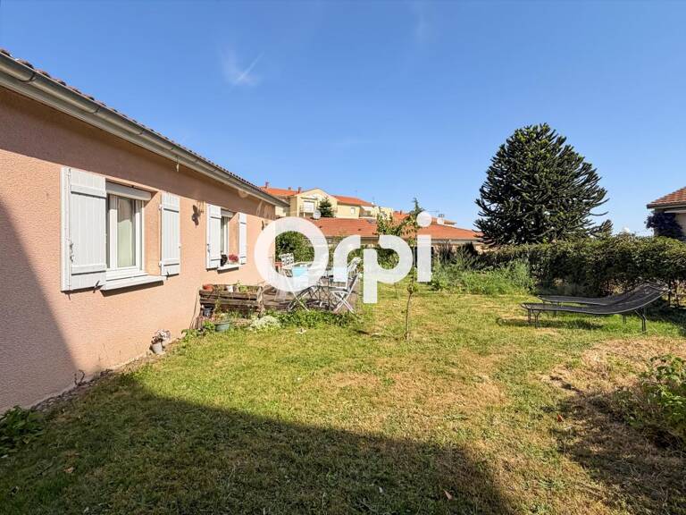 Maison de plain-pied avec terrasse, jardin et garage attenant – À deux pas du centre-ville de Chazelles-sur-Lyon — photo 1