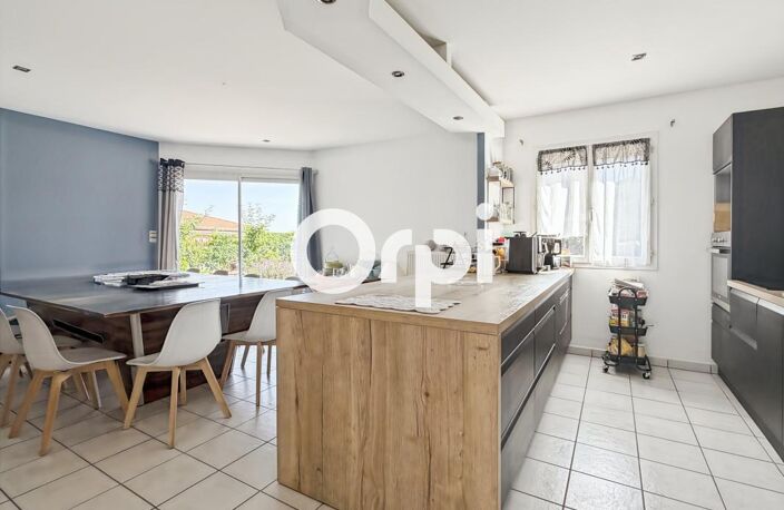 Maison de plain-pied avec terrasse, jardin et garage attenant – À deux pas du centre-ville de Chazelles-sur-Lyon — photo 2