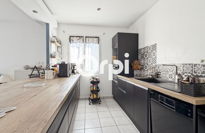Maison de plain-pied avec terrasse, jardin et garage attenant – À deux pas du centre-ville de Chazelles-sur-Lyon — photo 4