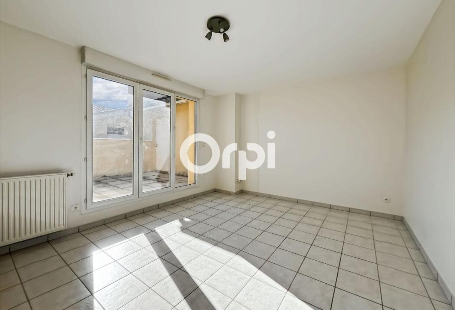 🏢 Appartement T3 en duplex avec terrasse, garage, parking et cave à 5 min à pied du centre ! — photo 1