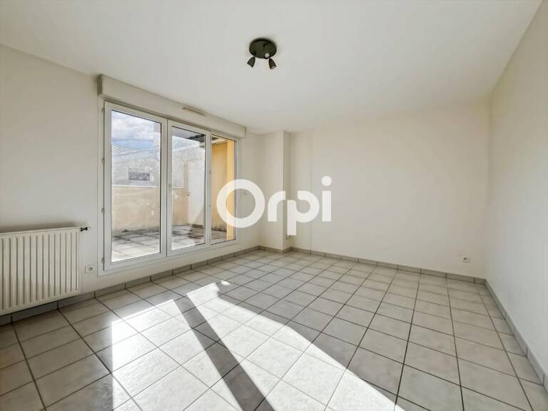   Appartement T3 en duplex avec terrasse, garage, parking et cave à 5 min à pied du centre ! — photo 1