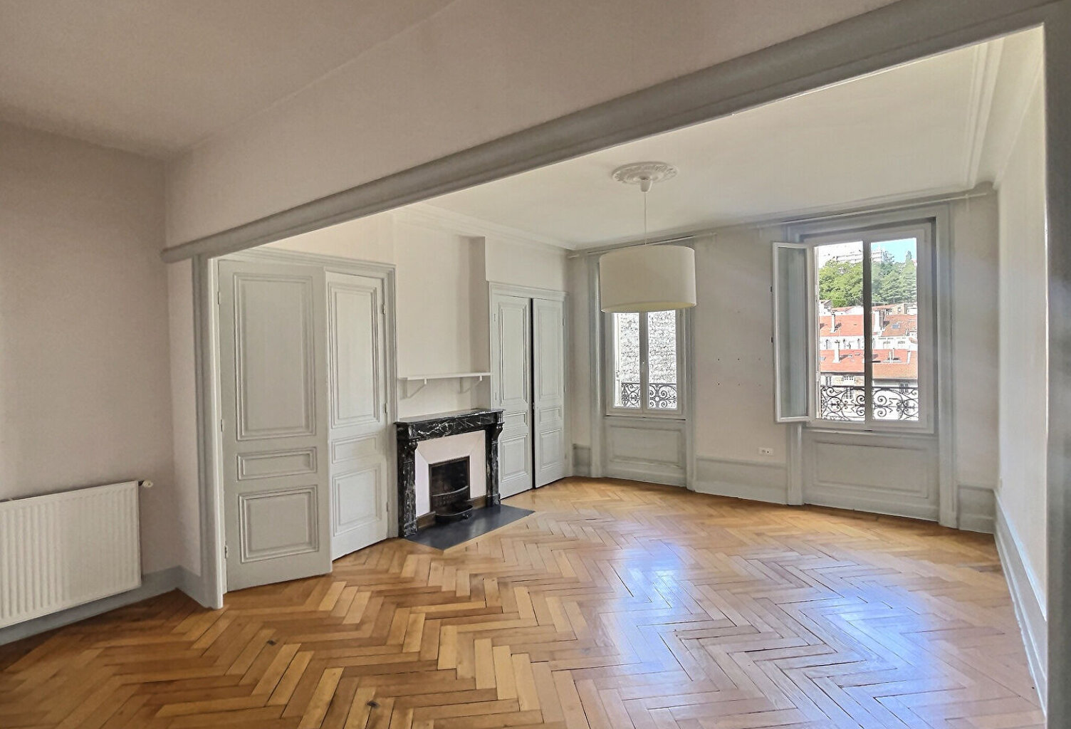 Appartement 100m², 2 chambres, ascenseur, charme de l'ancien — photo 1