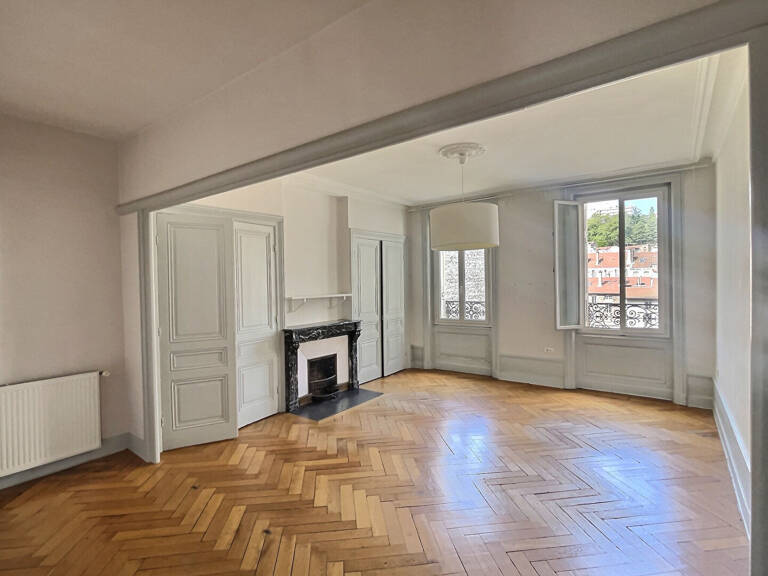 Appartement 100m², 2 chambres, ascenseur, charme de l'ancien — photo 1