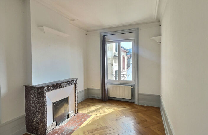 Appartement 100m², 2 chambres, ascenseur, charme de l'ancien — photo 2