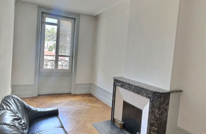 Appartement 100m², 2 chambres, ascenseur, charme de l'ancien — photo 3