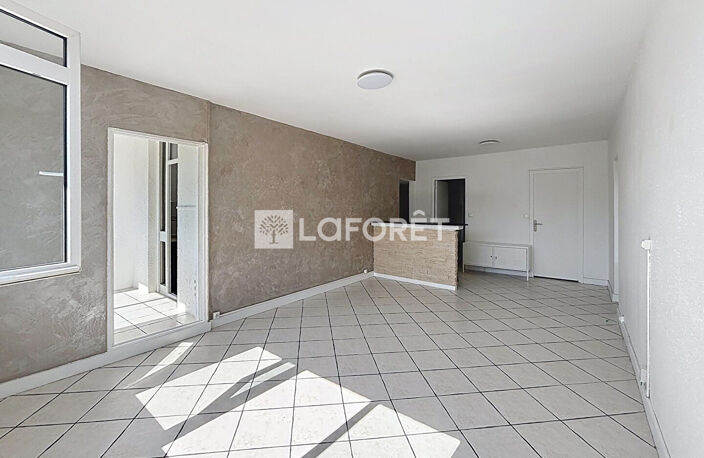 T3 76 m² lumineux - étage élevé avec ascenseur - Piscine- vue dégagée - Marseille 10e — photo 4