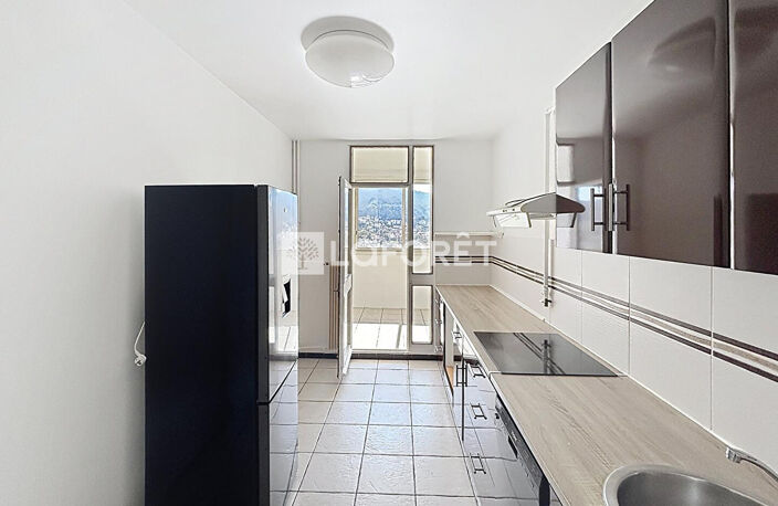 T3 76 m² lumineux - étage élevé avec ascenseur - Piscine- vue dégagée - Marseille 10e — photo 5
