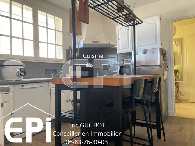 Très proche Place Lavault où commerces et cinéma<br>Construct — photo du bien