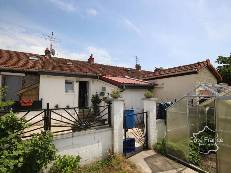 GIVET Maison d'habitation 2 chambres, louée 550 EUR par mois — photo 1