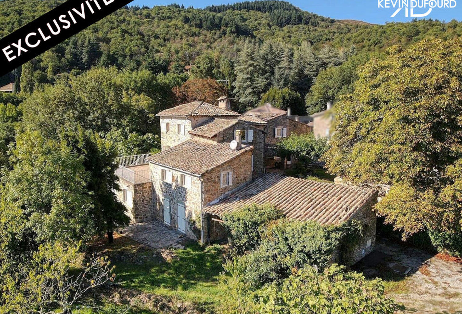 Ensemble immobilier de 300m² avec un terrain de 1,2 ha à — photo 1