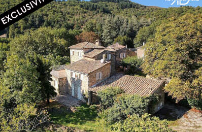 Ensemble immobilier de 300m² avec un terrain de 1,2 ha à — photo du bien