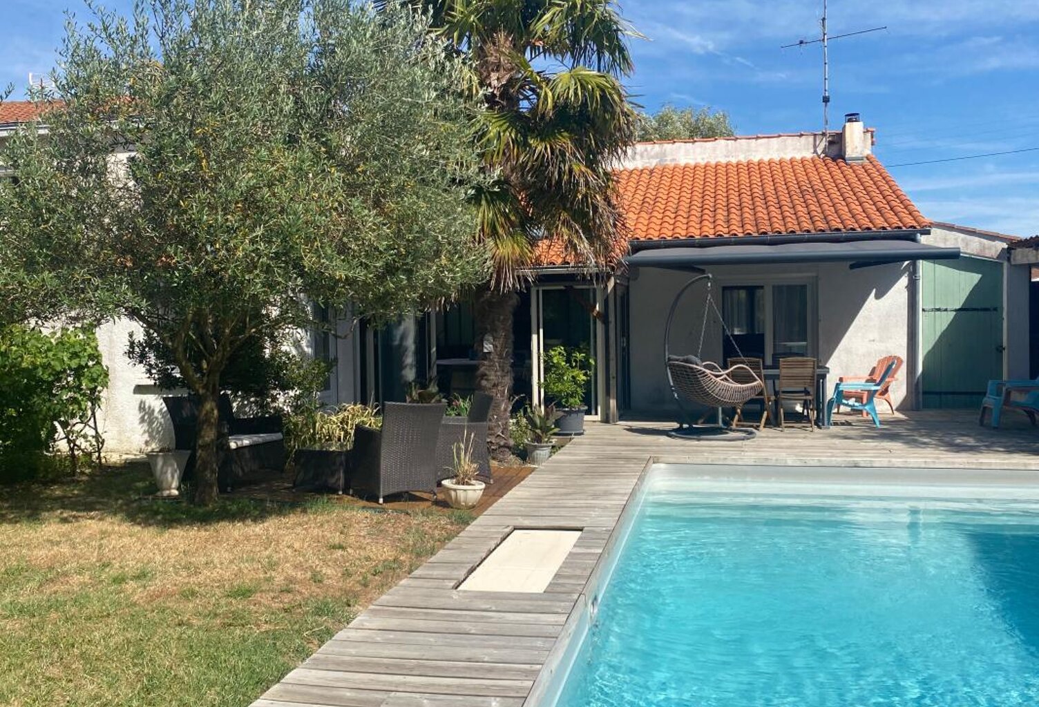 Rochefort, maison 3 chambres avec terrasse, piscine chauffée et garage — photo 1