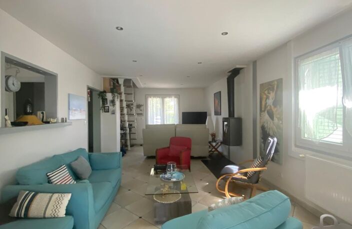 Rochefort, maison 3 chambres avec terrasse, piscine chauffée et garage — photo 2