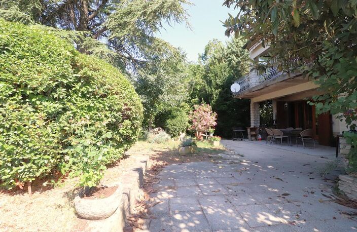 FUVEAU LA BARQUE VILLA av T3 et T4 sur 700 m² de terrain — photo 2
