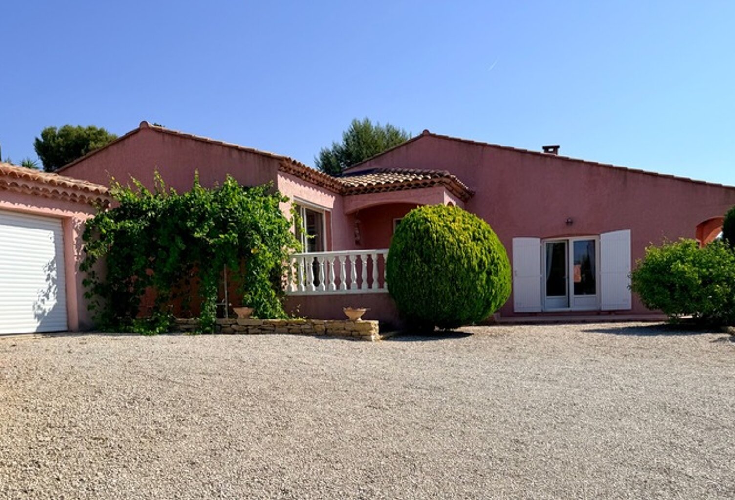 La CADIERE-D'AZUR  Élégante villa de plain-pied dans un environnement d'exception — photo 1