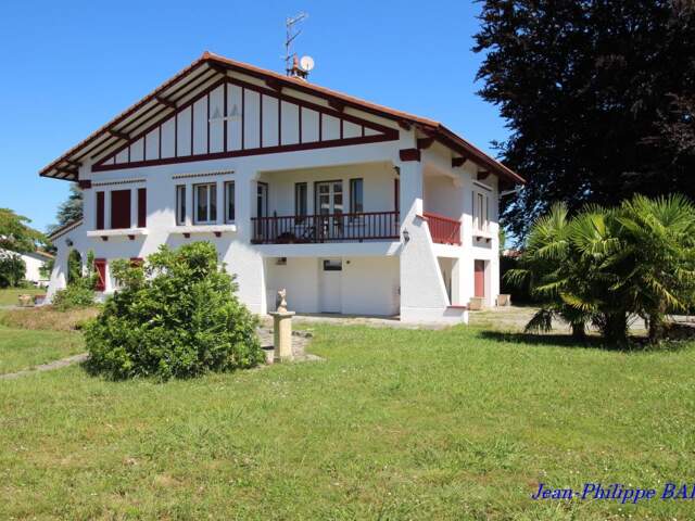 Maison à vendre 10 pièces BORDES (64) — photo du bien