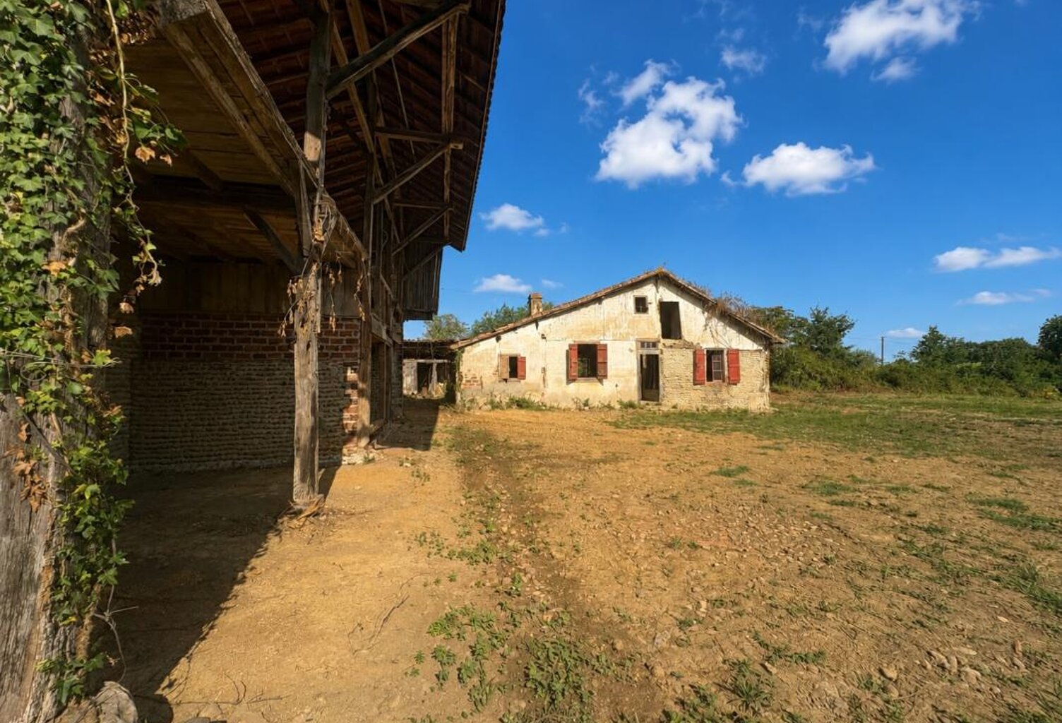 Maison à rénover avec dépendances et 16 870m2 de terrain Proche de AIRE SUR L'ADOUR (40) — photo 1