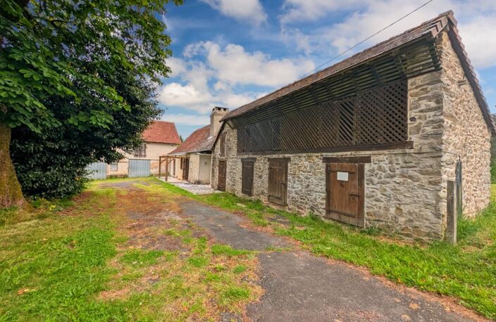 Salagnac fermette avec plus de 2 hectares de terrain et dépendances — photo 2