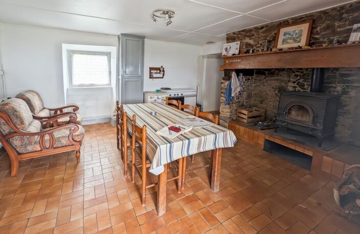 Salagnac fermette avec plus de 2 hectares de terrain et dépendances — photo 3
