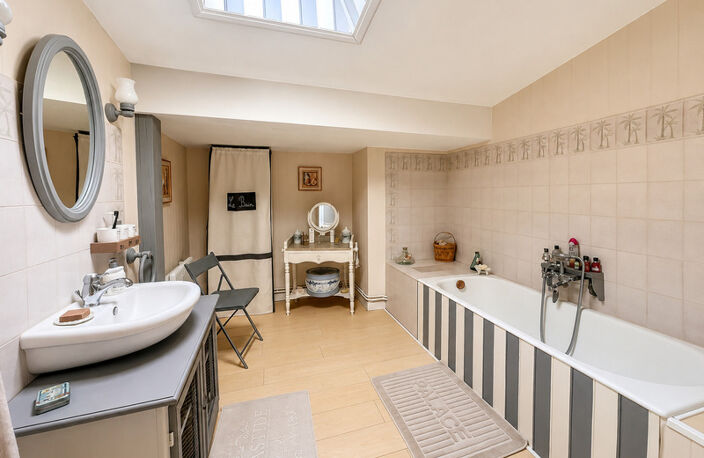 Maison d'habitation 7 pièces à vendre plus trois revenus locatifs MATHA (17) — photo 4
