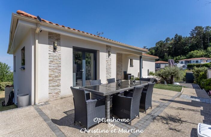 ORCINES : MAISON CONTEMPORAINE AVEC PISCINE – 192 M² – 4 CHAMBRES – TERRAIN 715 m² — photo 2