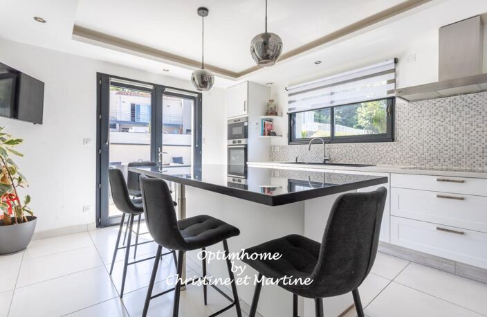 ORCINES : MAISON CONTEMPORAINE AVEC PISCINE – 192 M² – 4 CHAMBRES – TERRAIN 715 m² — photo 3