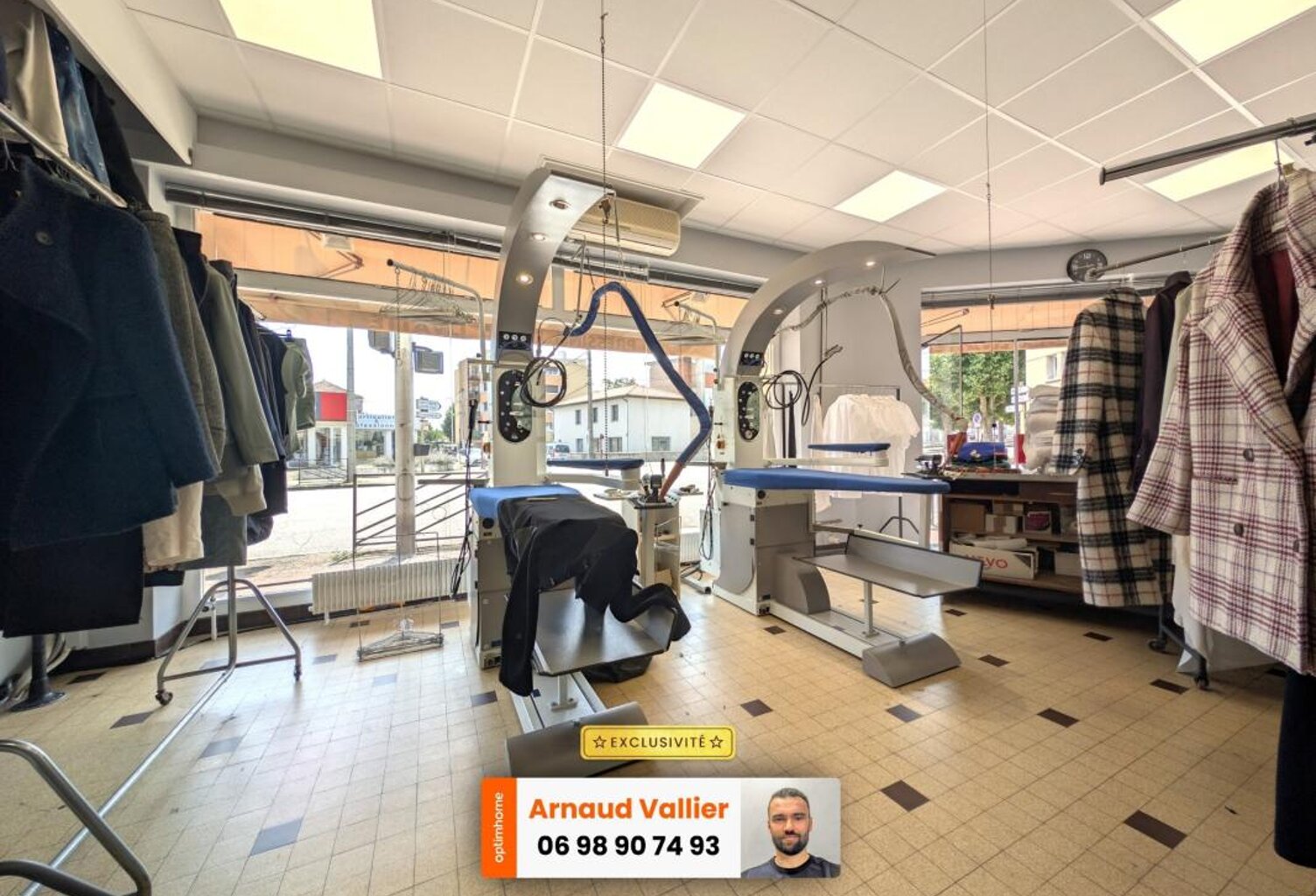 À VENDRE – PRESSING / BLANCHISSERIE – ROANNE CENTRE (42) — photo 1
