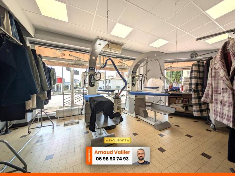 À VENDRE – PRESSING / BLANCHISSERIE – ROANNE CENTRE (42) — photo 1