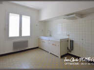 Maison de village T3 78 m2 avec terrasse abritée, garage et vue dégagée - 11400 — photo 2
