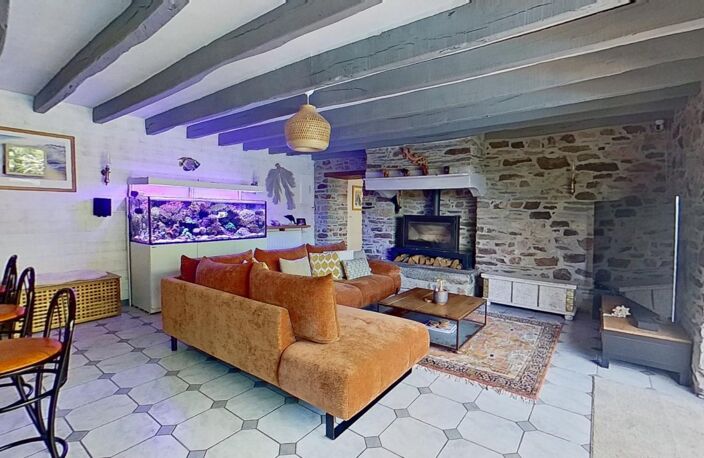 Maison en pierre , pleine de charme - 3 Chambres et mezzanine - COURNON — photo 2