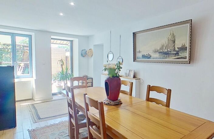 Maison en pierre , pleine de charme - 3 Chambres et mezzanine - COURNON — photo 4