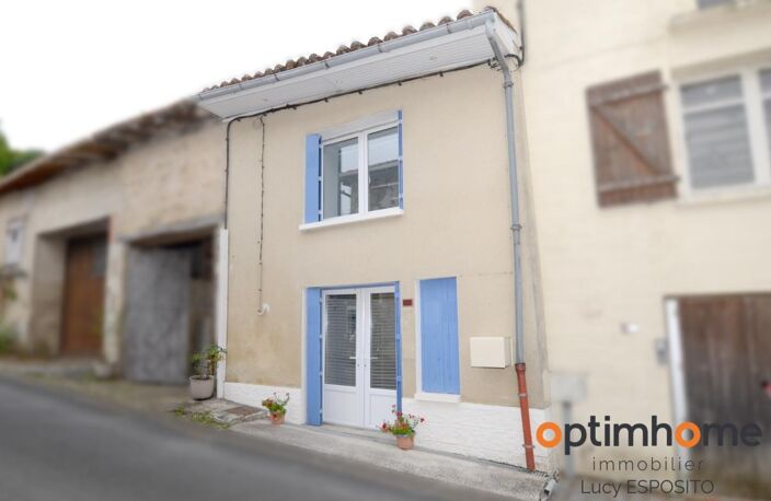   Charmante maison de village aux volets bleus au cœur d'Alloue !   — photo 2