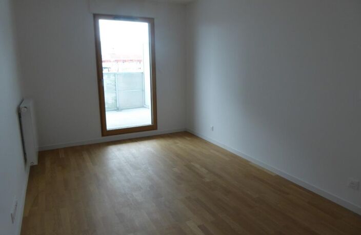 T2 BEGLES — photo 3