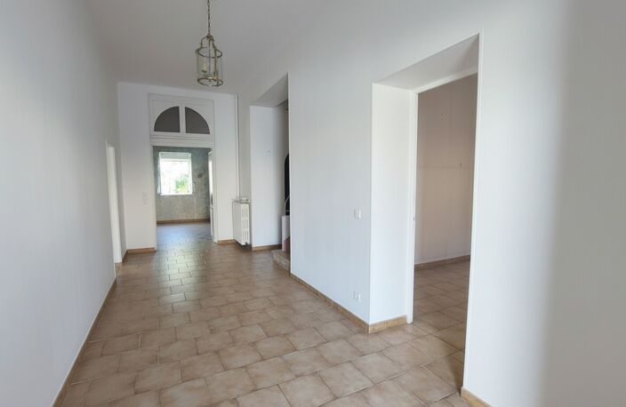 Maison de ville, 4 chambres+1 bureau  avec jardin et garage — photo 3