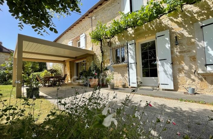 Dpt Dordogne (24), à vendre  maison P8 de 292,68 m² - Terrain de 1 777,00 m² — photo 2