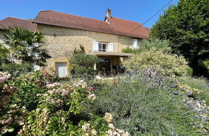 Dpt Dordogne (24), à vendre  maison P8 de 292,68 m² - Terrain de 1 777,00 m² — photo 5