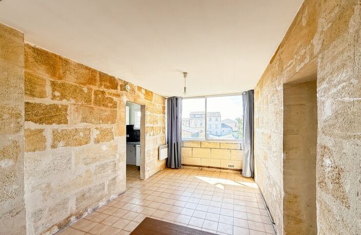 Idéal investisseur – Lumineux T1 bis de 49 m² – Bordeaux Capucins / Victoire — photo 2