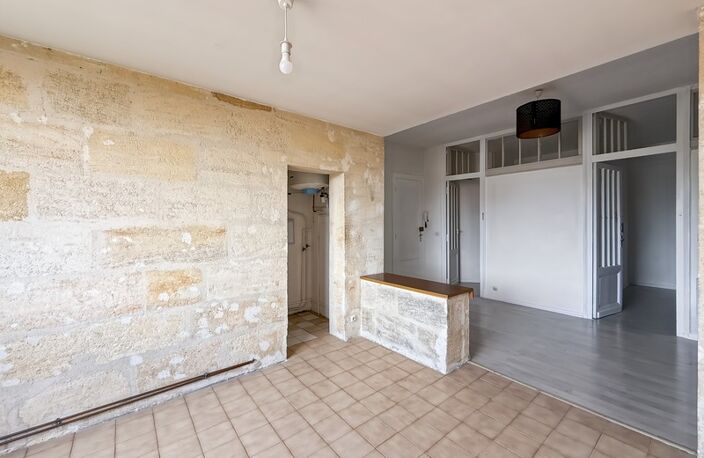 Idéal investisseur – Lumineux T1 bis de 49 m² – Bordeaux Capucins / Victoire — photo 3