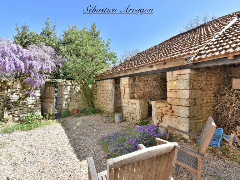 Maison en pierre au cœur d’un village du Lot, entre charme, calme et nature — photo 1