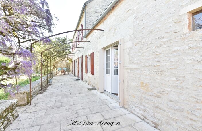 Maison en pierre au cœur d’un village du Lot, entre charme, calme et nature — photo 2