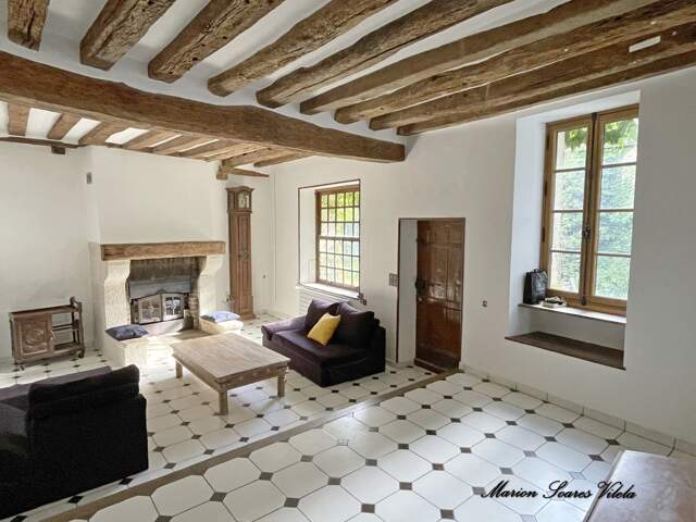 Grande maison de caractère avec jardin intimiste et grange — photo du bien