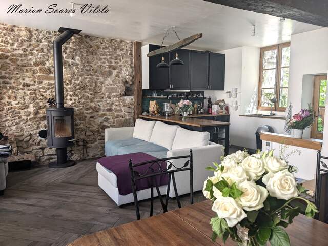 Maison en pierre rénovée avec jardin, en plein cœur de Chaumes-en-Brie — photo du bien