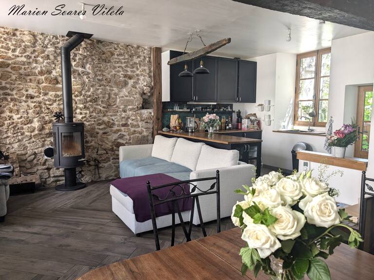 Maison en pierre rénovée avec jardin, en plein cœur de Chaumes-en-Brie — photo 1
