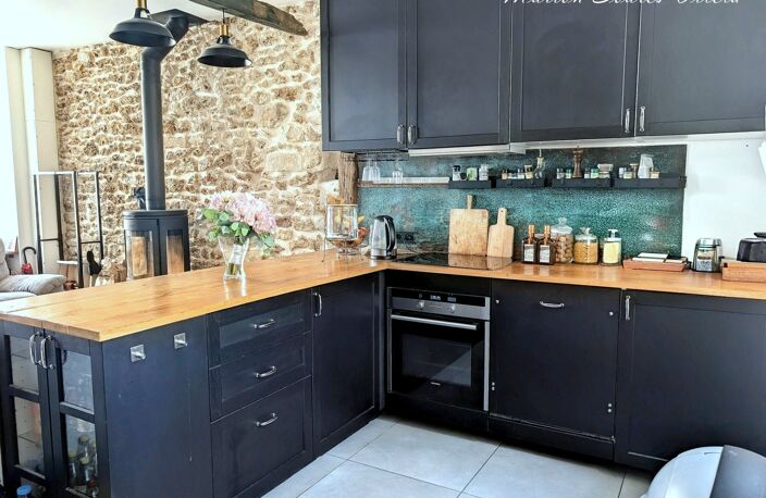 Maison en pierre rénovée avec jardin, en plein cœur de Chaumes-en-Brie — photo 3