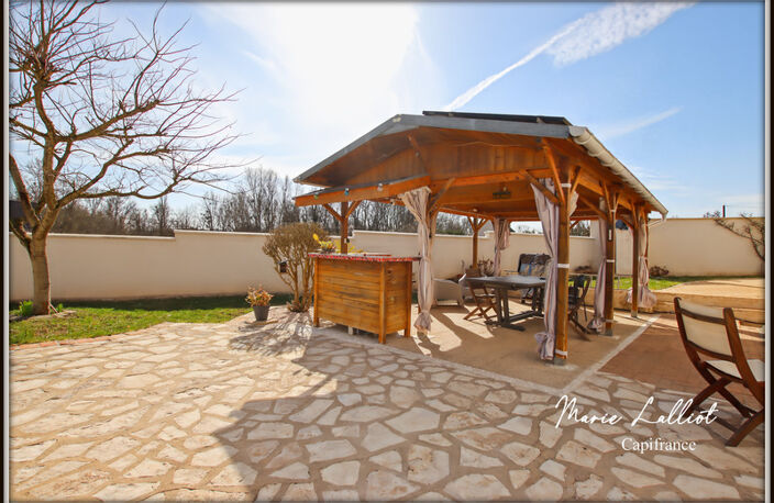 Maison à vendre 8 pièces, 204m², Puiseautin, 5 chambres, Piscine, Garage, Climatisation, Panneaux Solaires, Cave — photo 2
