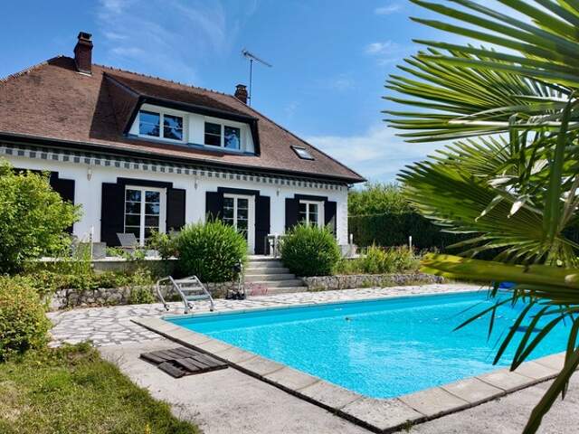 Maison familiale avec piscine — photo du bien