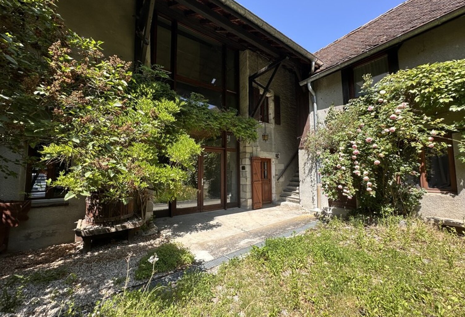 💎 RARE & HISTORIQUE : Domaine d'Exception de 1840 – au cœur de Saint-Julien et aux portes de Genève ; avec local professionnel ou commercial — photo 1