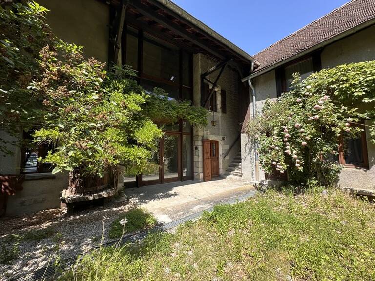   RARE & HISTORIQUE : Domaine d'Exception de 1840 – au cœur de Saint-Julien et aux portes de Genève ; avec local professionnel ou commercial — photo 1
